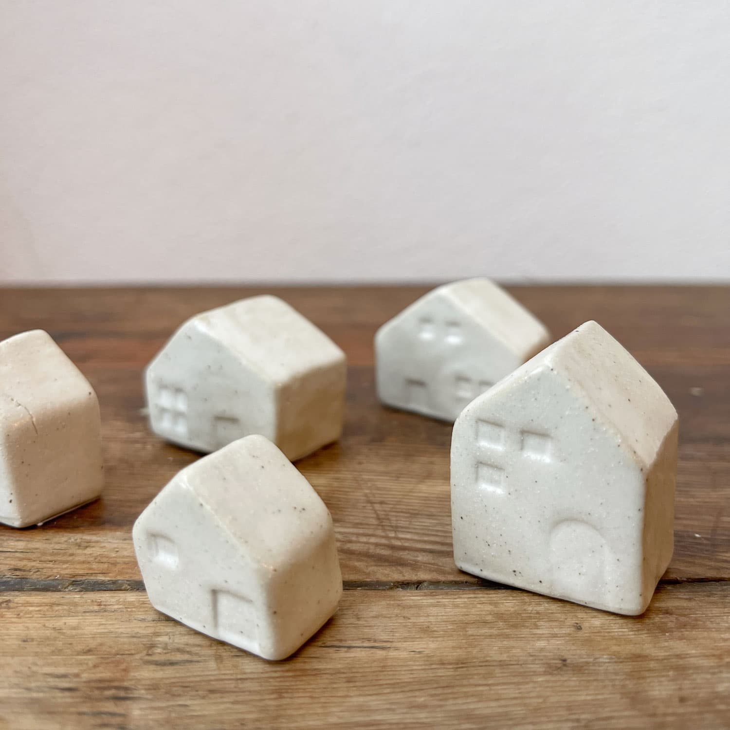 Ceramic Village 5 Tiny Houses - S000 Natural