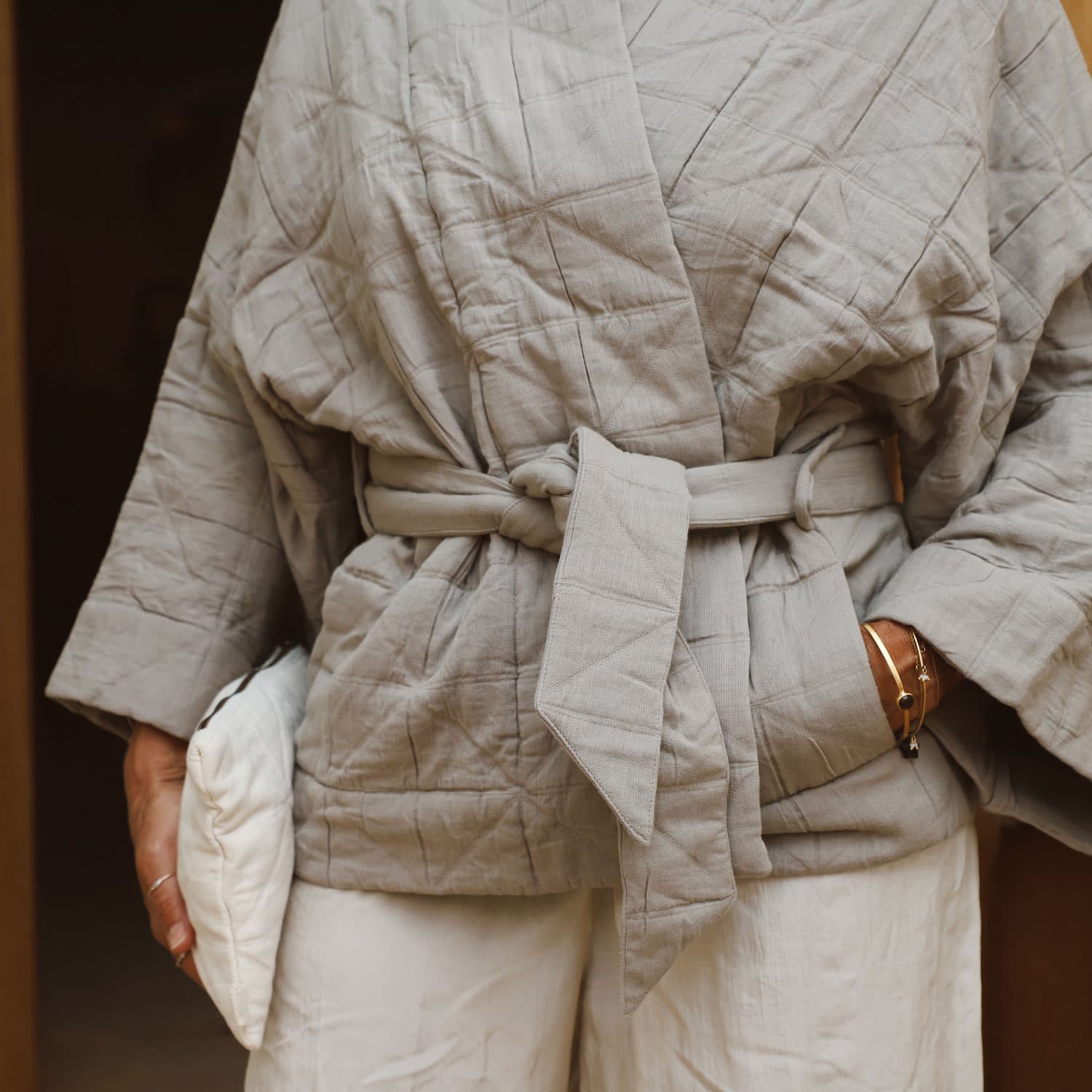 Akira-Kimono---Women----OQ-Origami-Quilt---S063-Linen-Beige-09.jpg