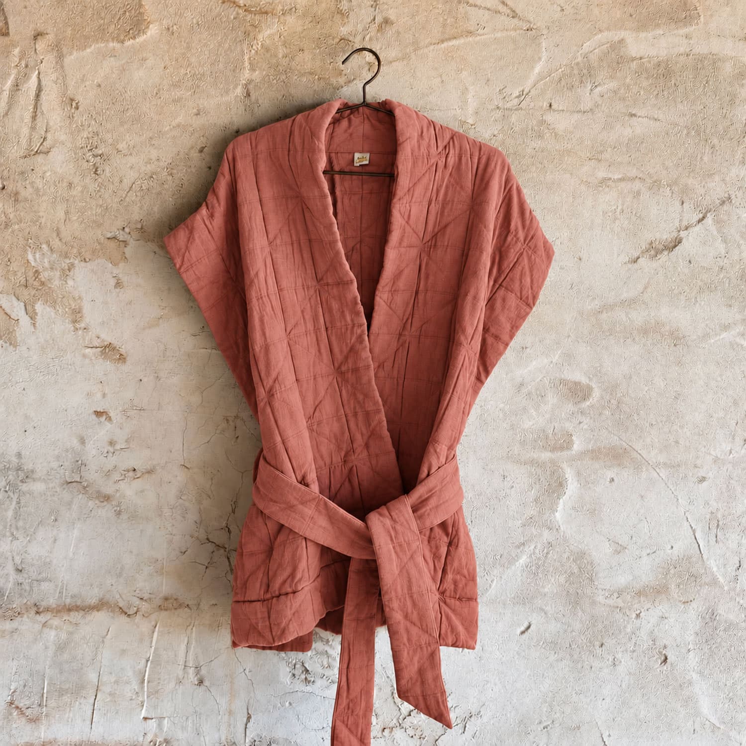 Akira-Vest---Women----OQ-Origami-Quilt---S060-Jaipur-Pink-01-bis.jpg