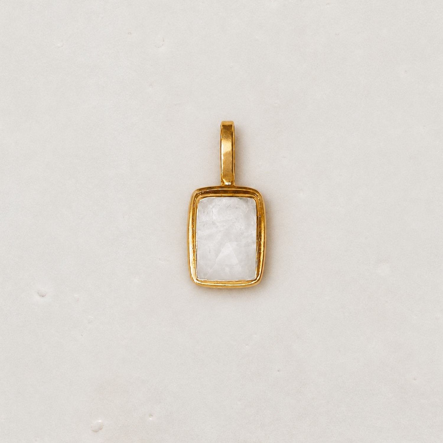 FacetedStonePendant-CrystalQuartz-01_7f67fdda-e961-4595-a86c-6ebd07f6e1ef.jpg