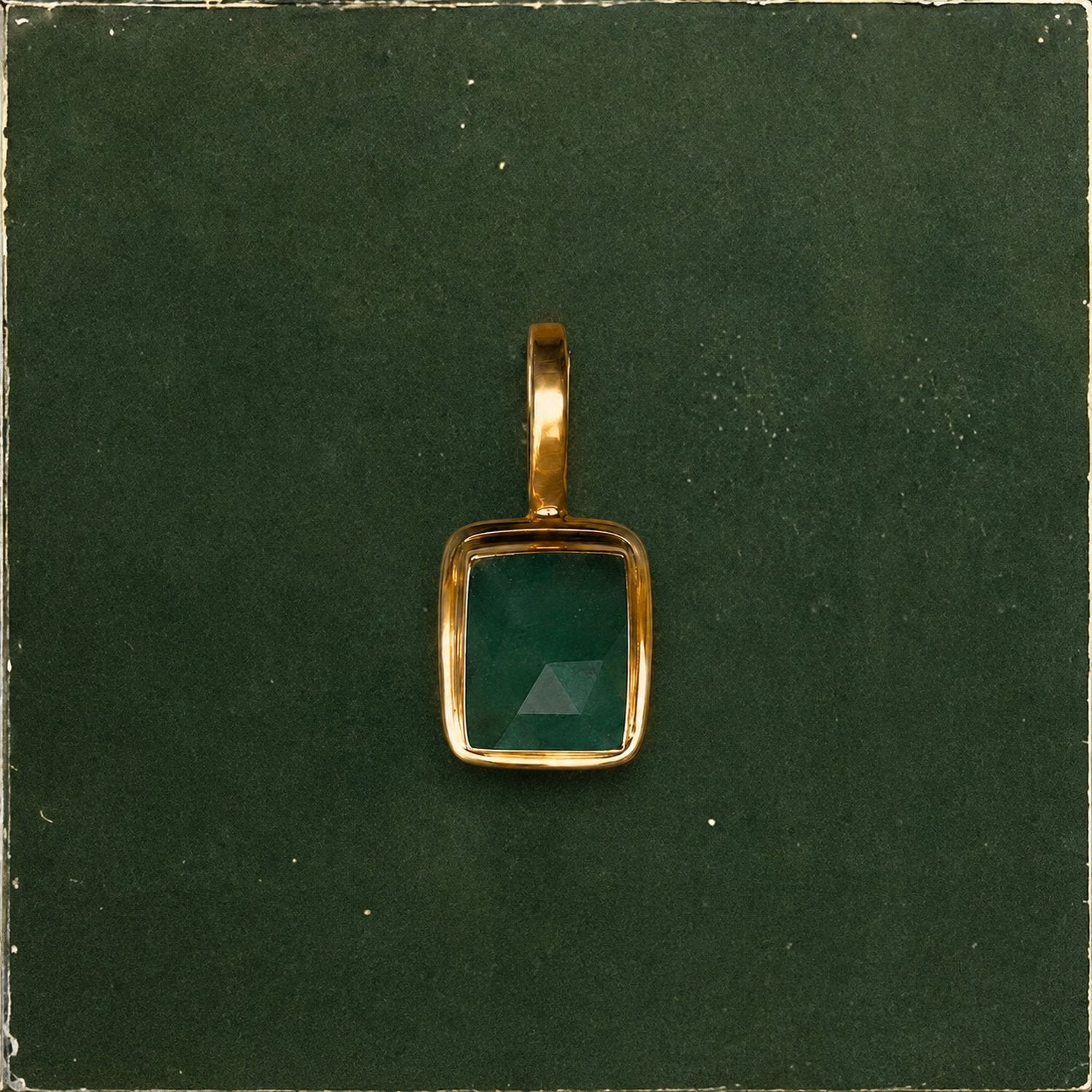 FacetedStonePendant-GreenAventurine-01_723000f9-2b29-4e95-ad8c-8453d8e058c9.jpg