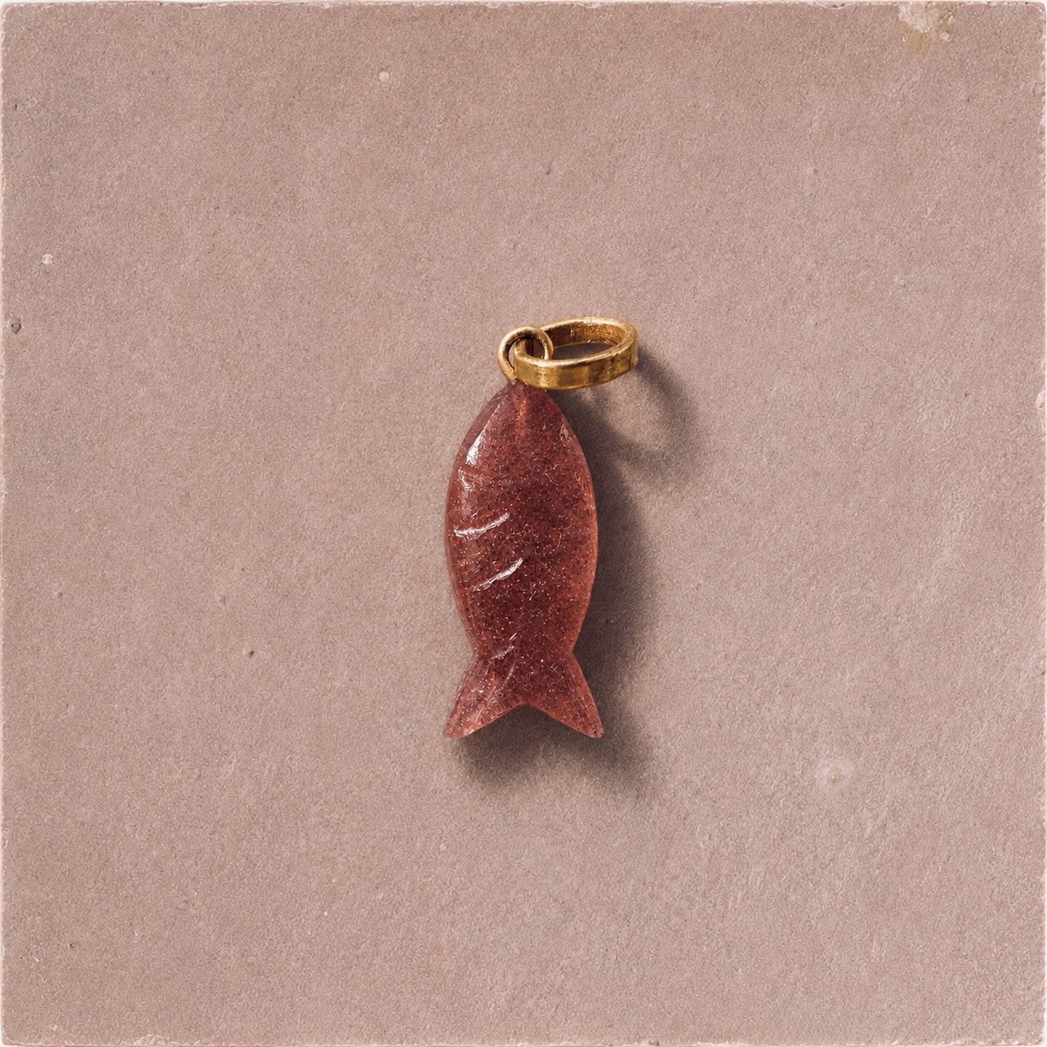 FishStonePendant-Small-CherryQuartz-01_acf45ba8-a94c-4cf7-9da7-e6fe4c8c9253.jpg