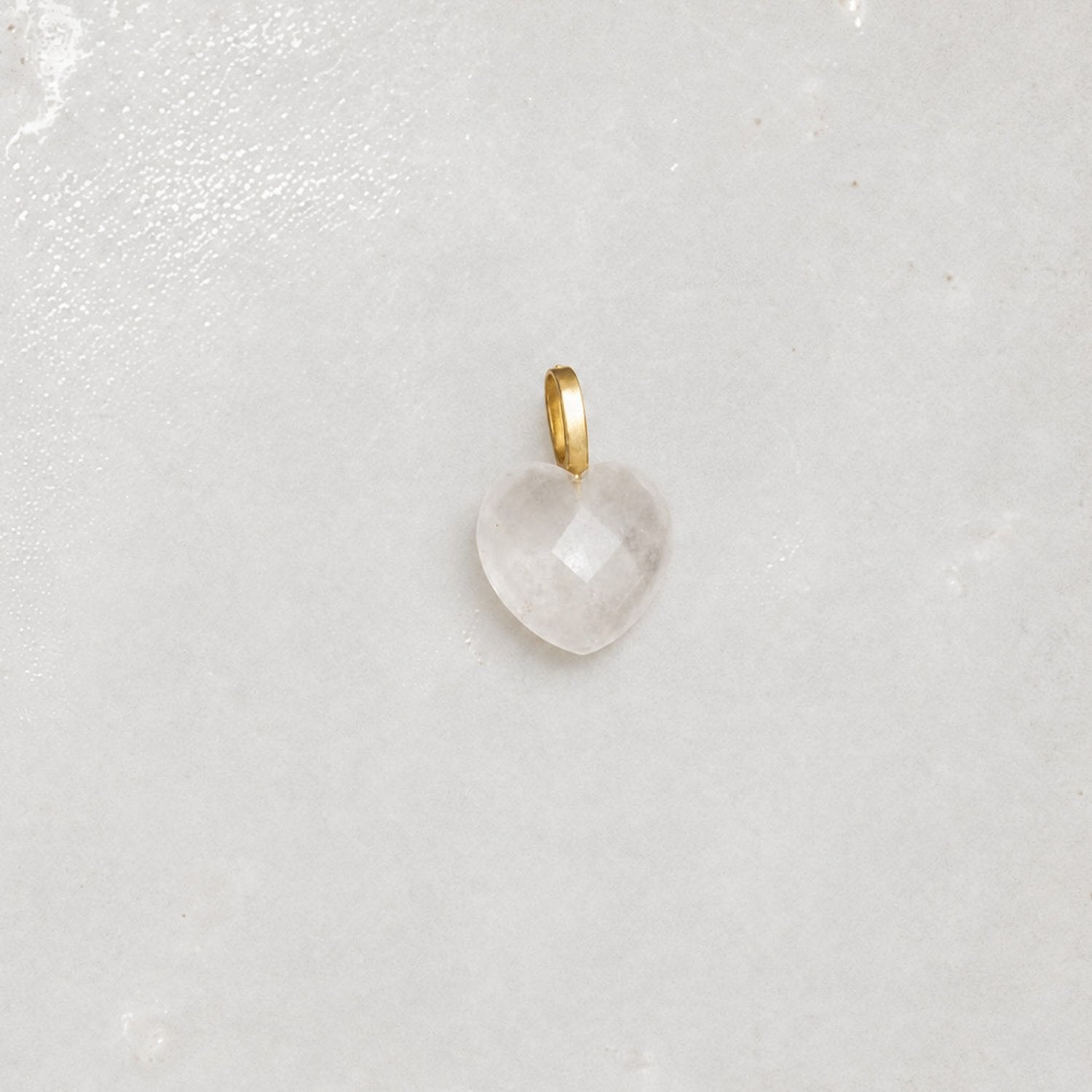HeartStoneCharm-CrystalQuartz-01_70356537-5b72-48f7-9577-0697b0ed2b4c.jpg