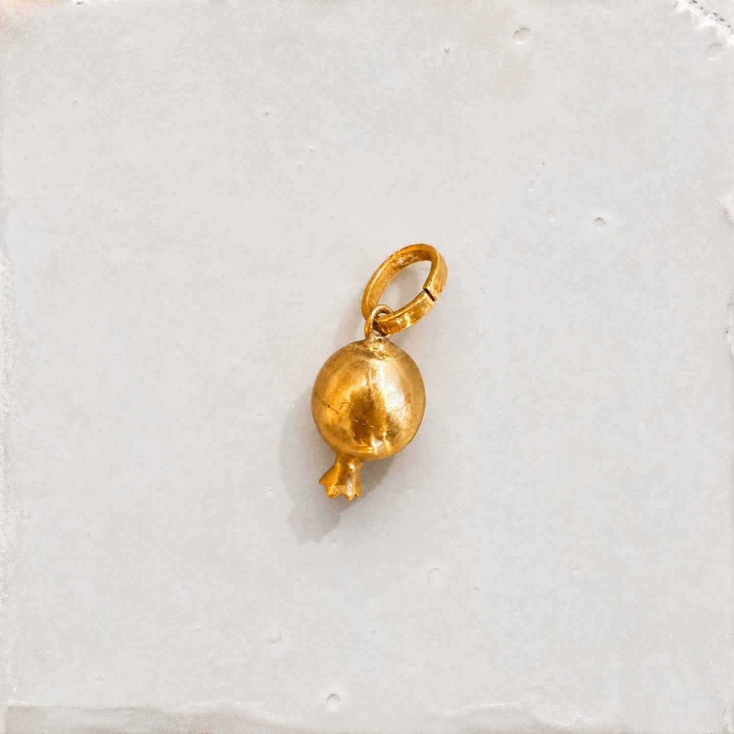 PomegranatePendant-Brass-01_15212f00-61af-408e-881e-59de55759a19.jpg