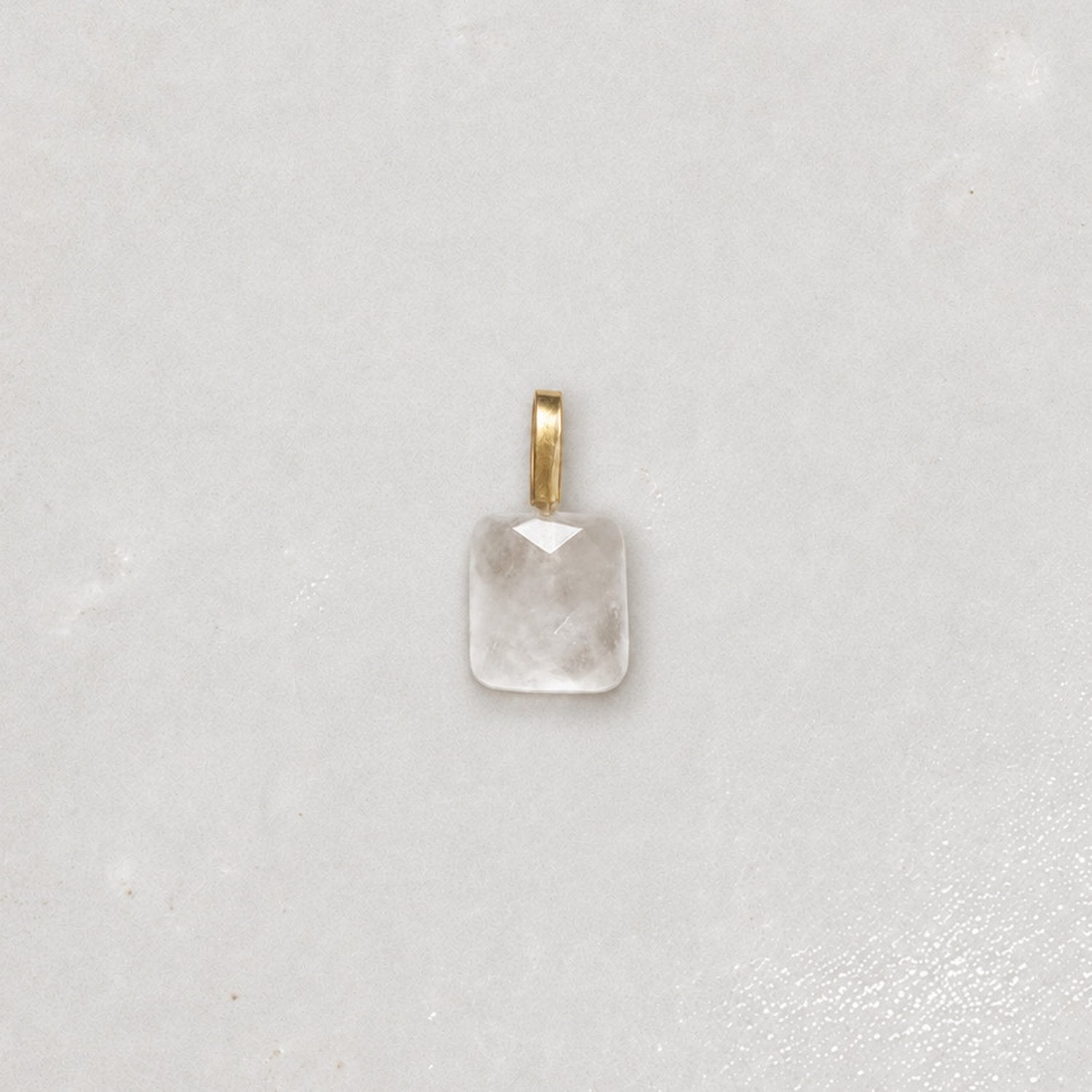 StoneCharm-CrystalQuartz-01_b25a3b25-a597-41b5-a6c4-61917ee5df18.jpg
