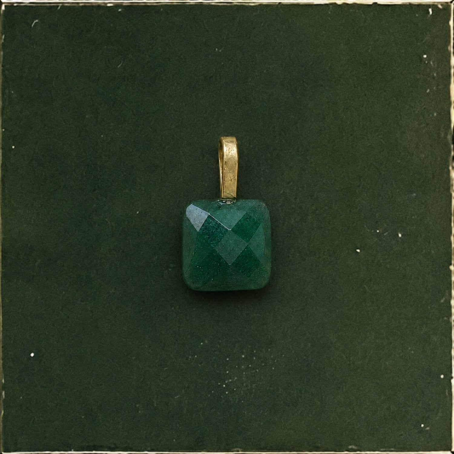 StoneCharm-GreenAventurine-01_875f3ddf-b2b8-408f-b524-ba95c32a30c7.jpg