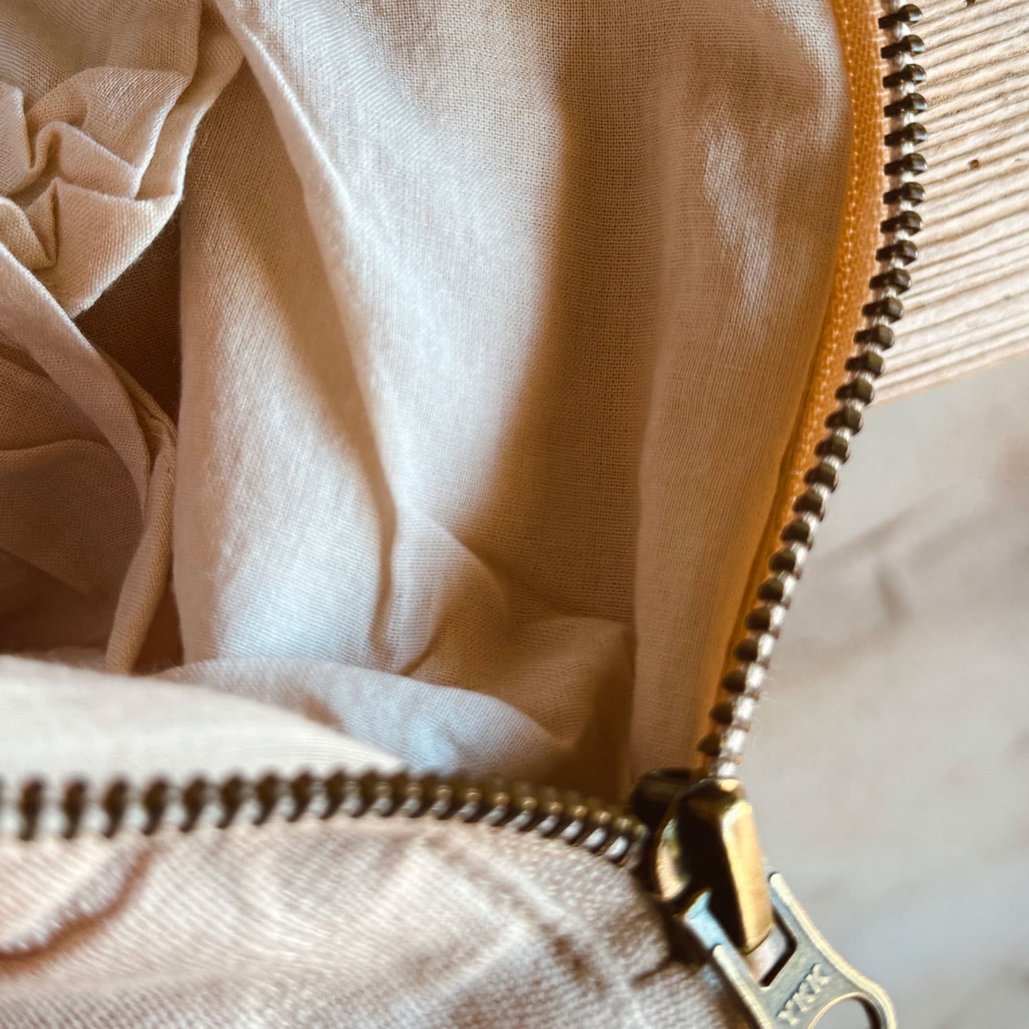 Akira Zip Clutch - OQ Origami Quilt - S018 Powder