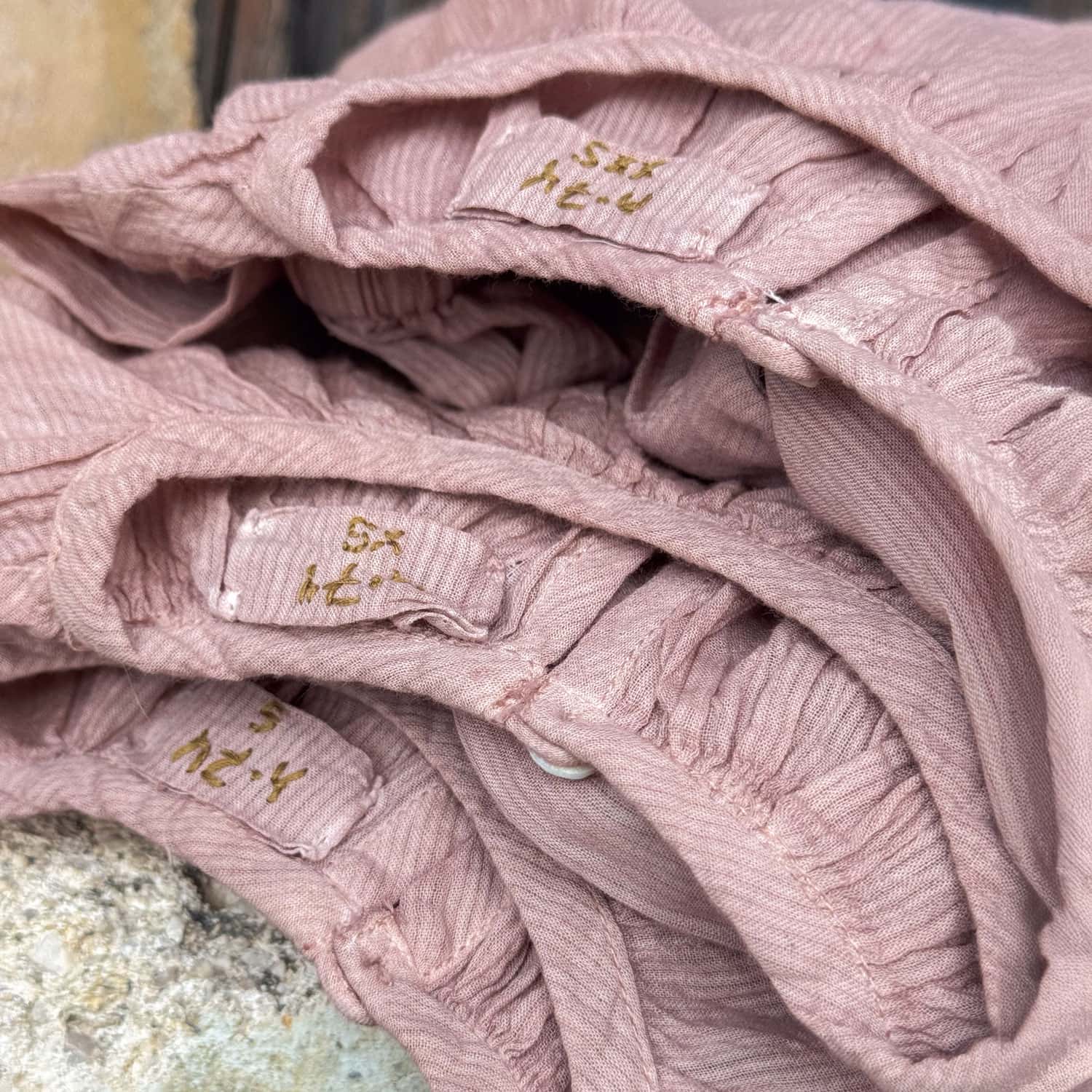 Dobby Bodysuit - Baby - CD Cotton Dobby - S007 Dusty Pink - n°74 E - Shop - 7400000137486