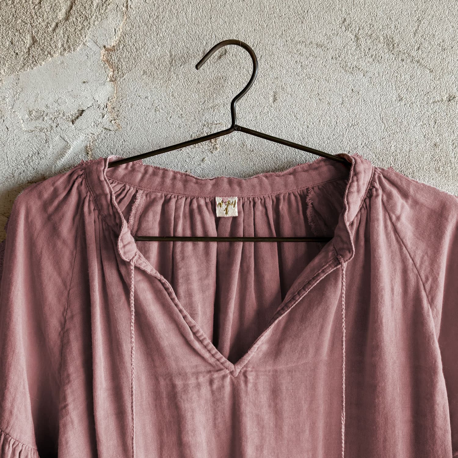 luma-shirt-women-ds-s060-jaipur-pink-04_b5e89c89-a7b7-4272-b9d3-01549481d73f.jpg