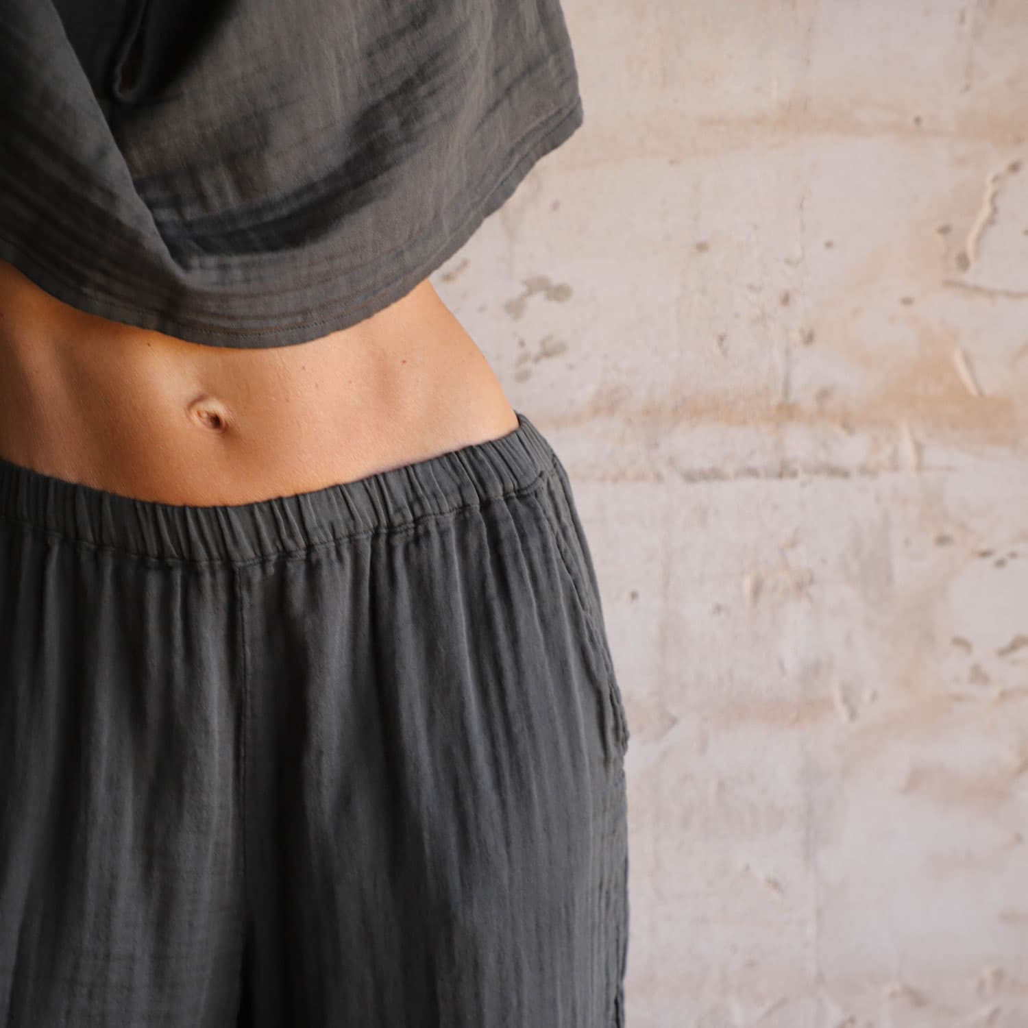 maya-pants-women-DS-s021-dark-grey-green-02.jpg