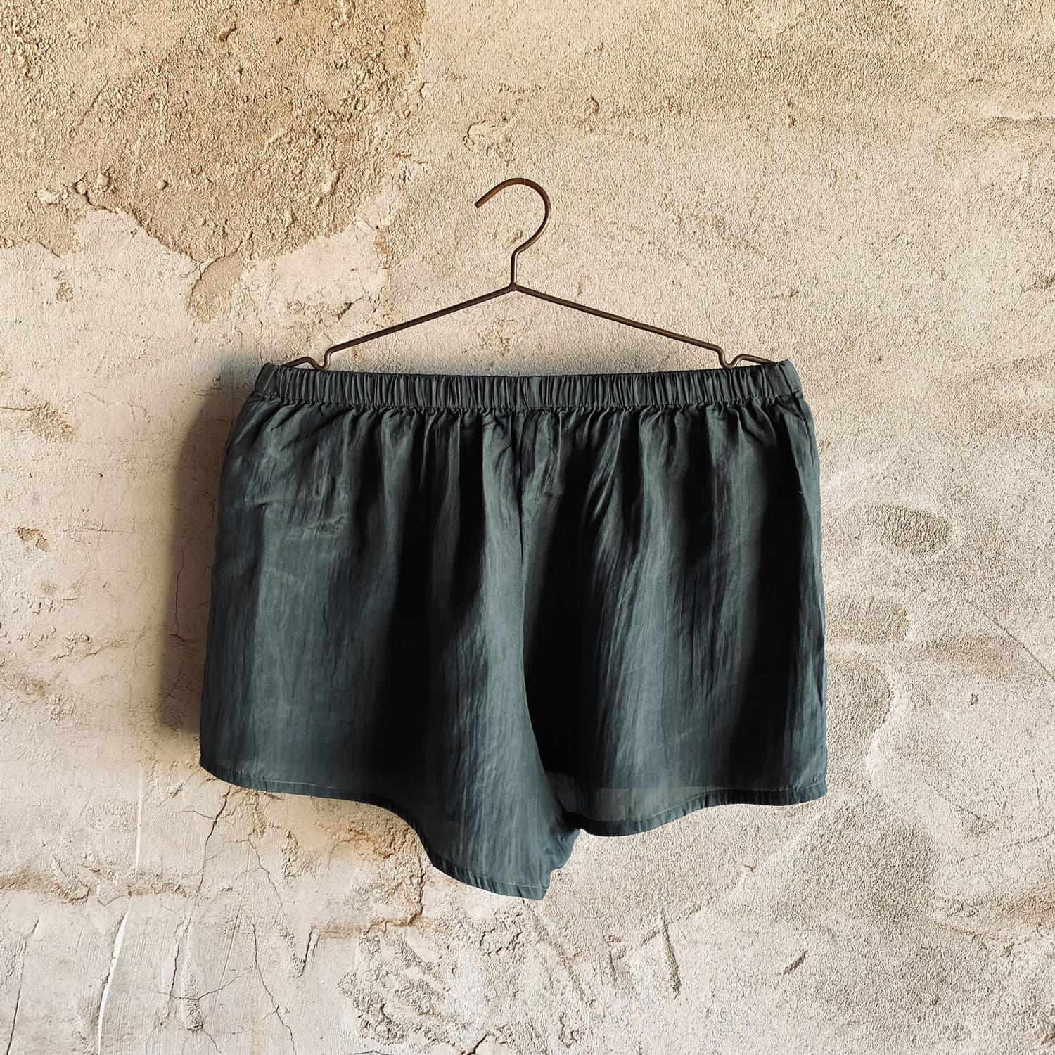 Noa Shorts - Women - HS Habotai Silk 40 - S021 Dark Green Grey - n°74 E - Shop - 7400000136670