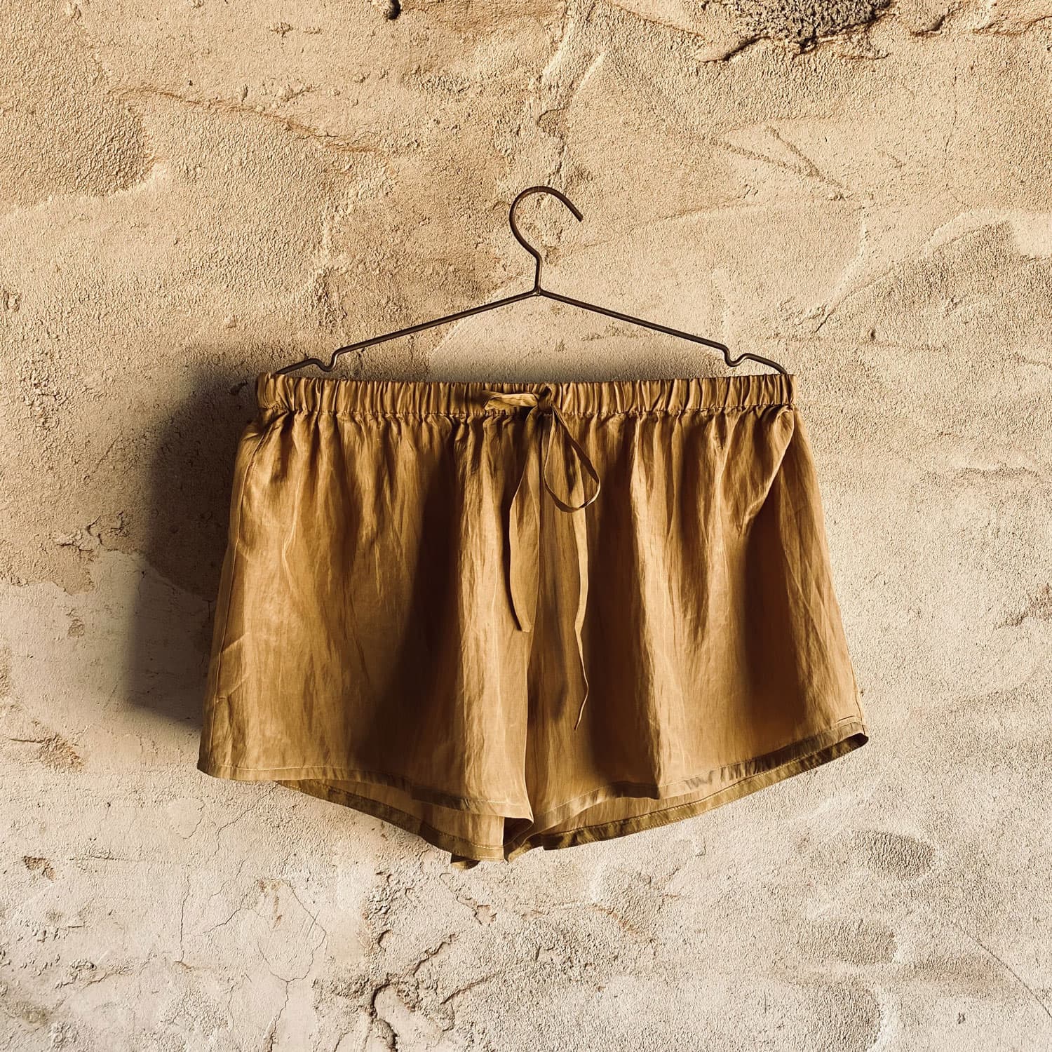 Noa Shorts - Women - HS Habotai Silk 40 - S050 Antique Bronze - n°74 E - Shop - 7400000136672