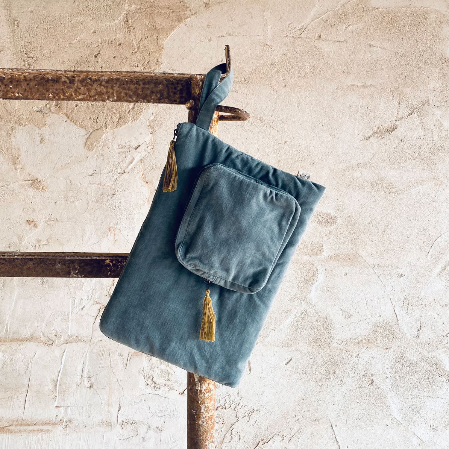 laptop-case-velvet-s032-ice-blue-01.jpg